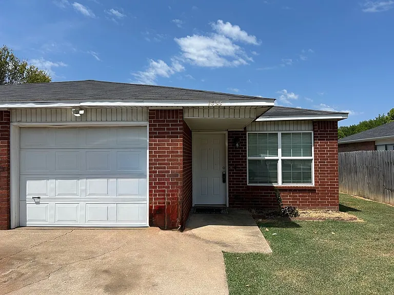 1431-1433 N Dawn Dr — Photo 1
