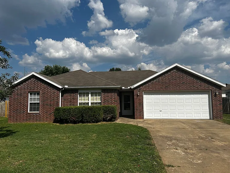 901 SW Sandrock Rd — Photo 2