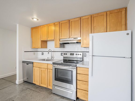 5th image of 18 Bernice St Unit 101