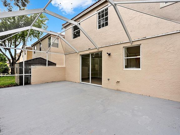 5th image of 457 NW 87th Ln