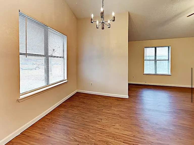 1101 Suburban Dr — Photo 8