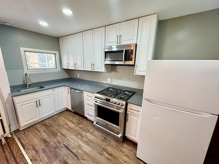 7111 Greenwood Ave — Photo 6
