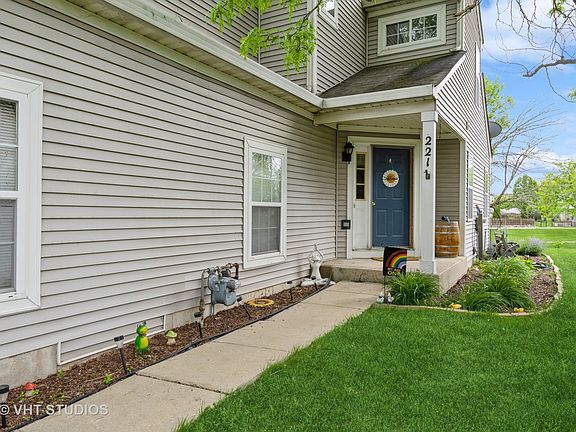 3rd image of 221 Wedgewood Cir