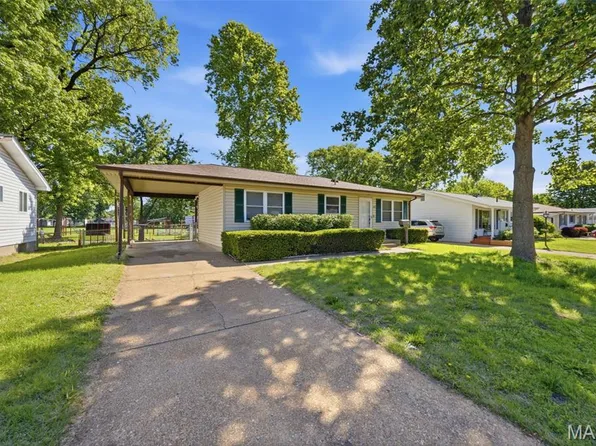 809 Lightwood Dr, Hazelwood, MO 63042
