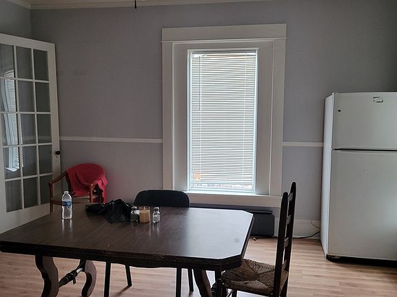 5th image of 215 N High St