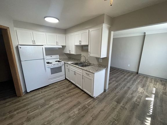 3rd image of 1820 Bromley St #2