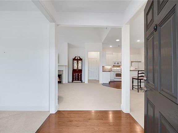 4th image of 214 Orchards Cir