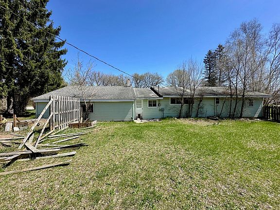 2nd image of 271 McLaren Lake Rd