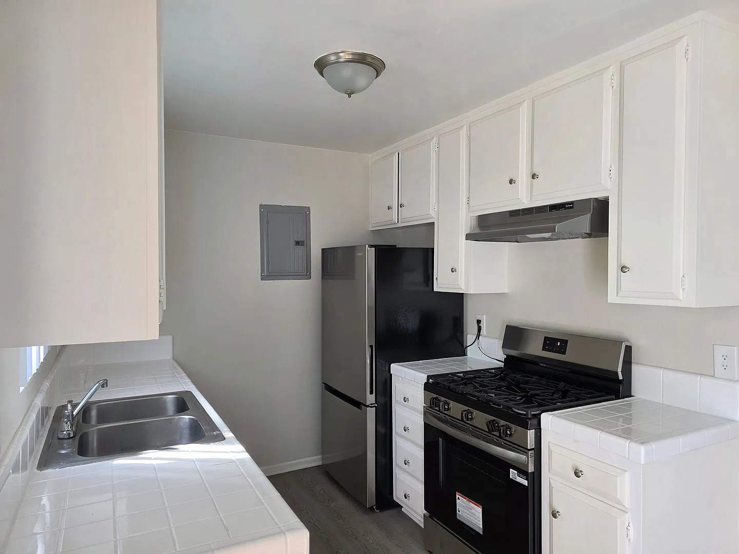 Mediterranean Apartments — Photo 1