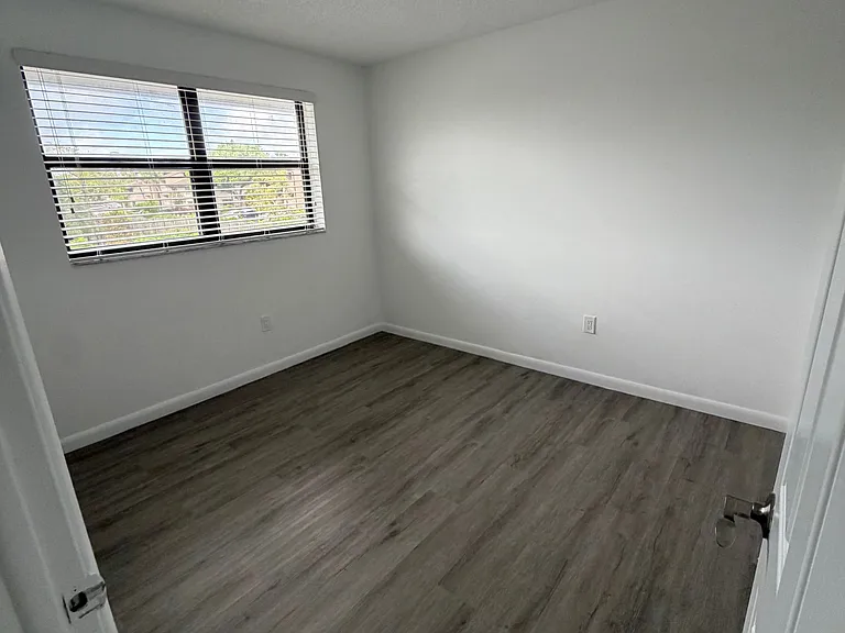 9785 Nob Hill Ct — Photo 11