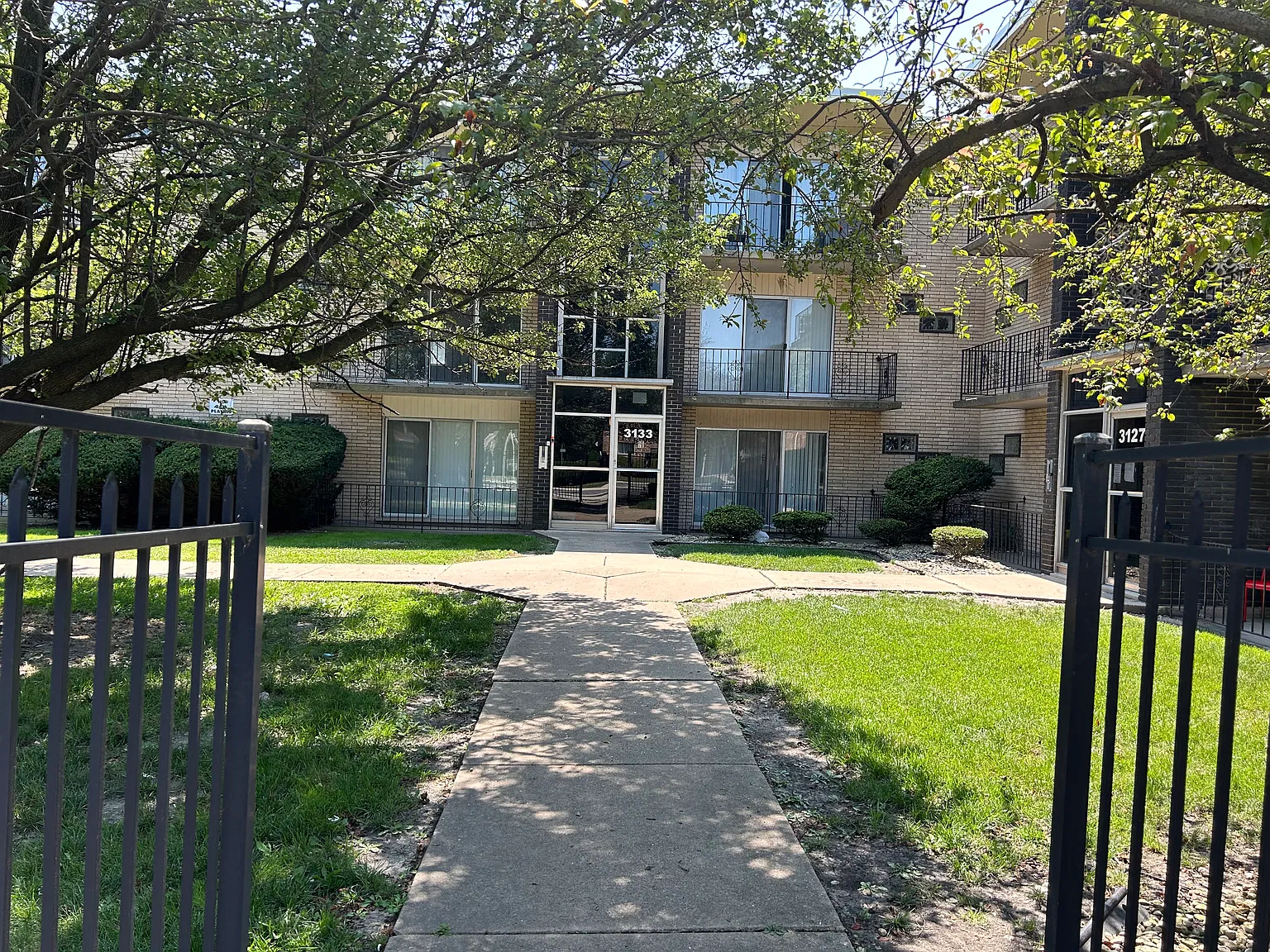 2 bed, 717 sqft, $1,550 — Photo 1