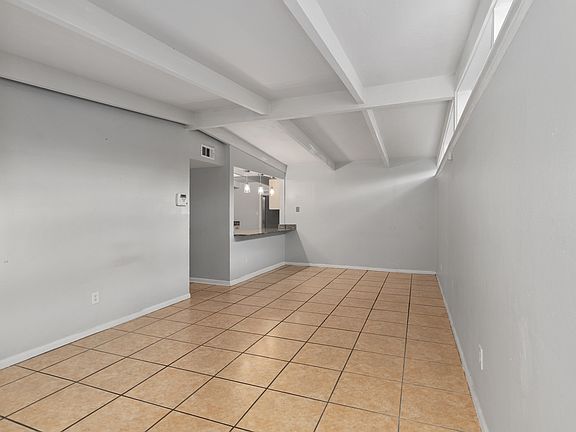 4th image of 2915 NE 13th St