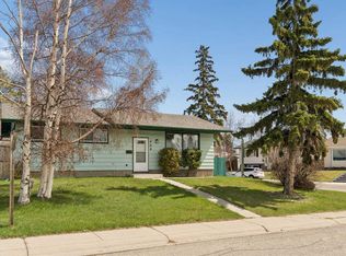 404 E Manora Way NE, Calgary, AB T2A 4R4