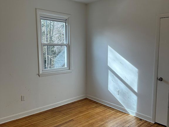 3rd image of 9 Adeline St APT 2