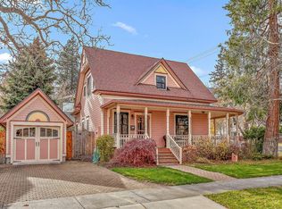 820 C St, Ashland, OR 97520