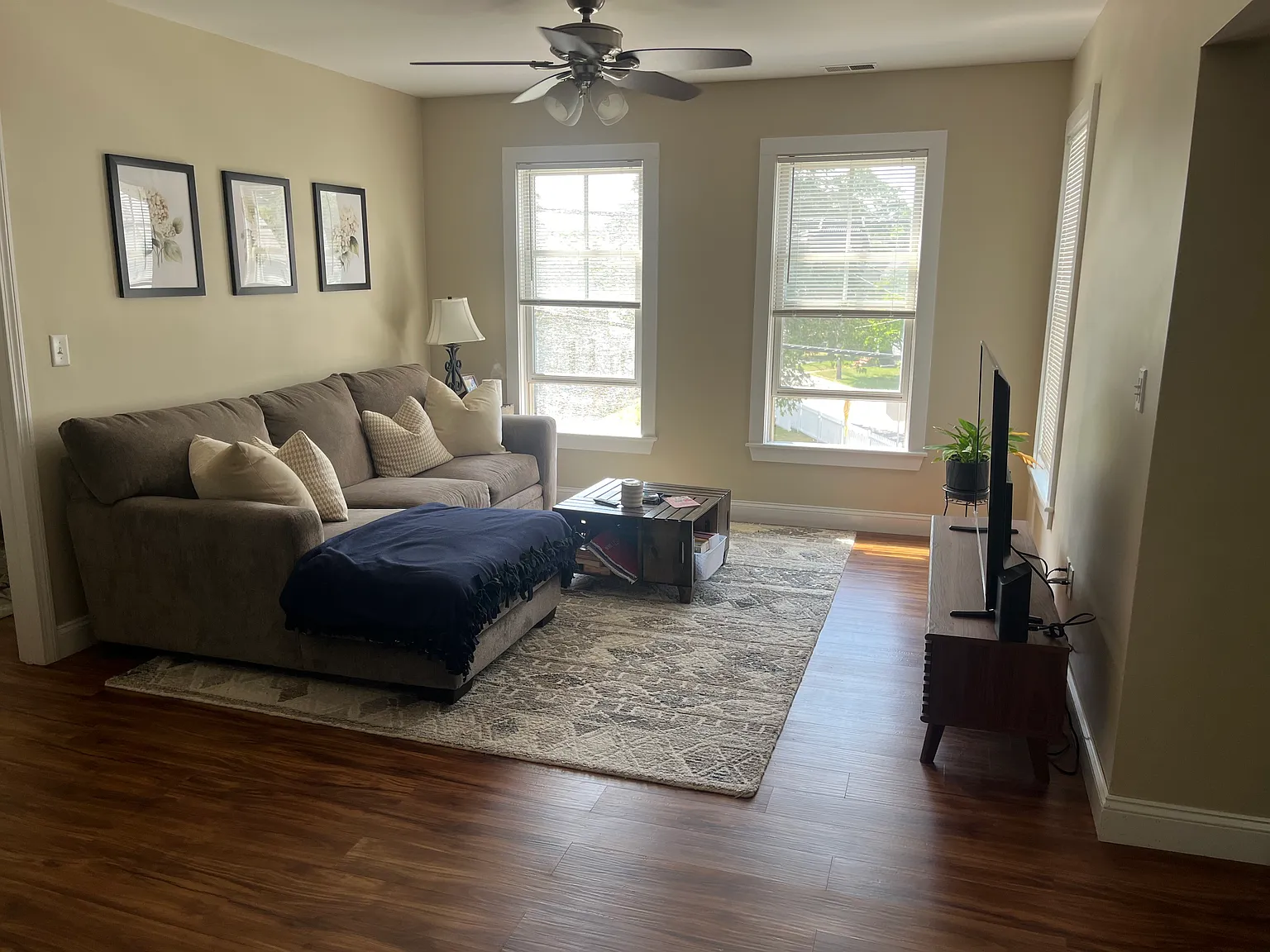 3 bed, 1100 sqft, $2,700 — Photo 2