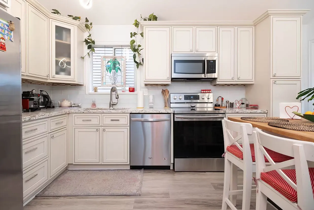 3 bed, 1500 sqft, $7,000 — Photo 3
