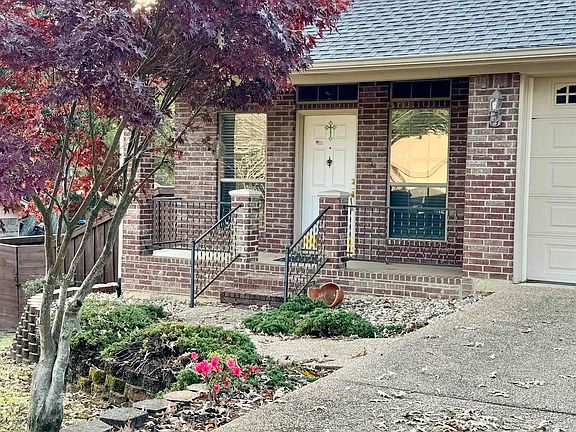 3rd image of 903 Angelina Ct