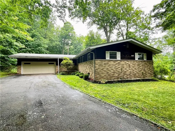 2300 River Rd, Willoughby Hills, OH 44094