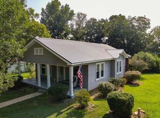 306 Caldwell St, Campobello, SC 29322