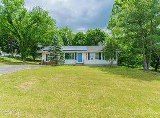 26 Oxford Cir, Troy, NY 12180