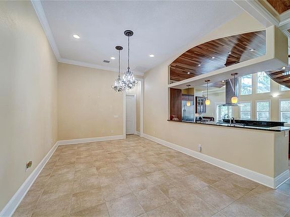 5th image of 212 Garden Cir