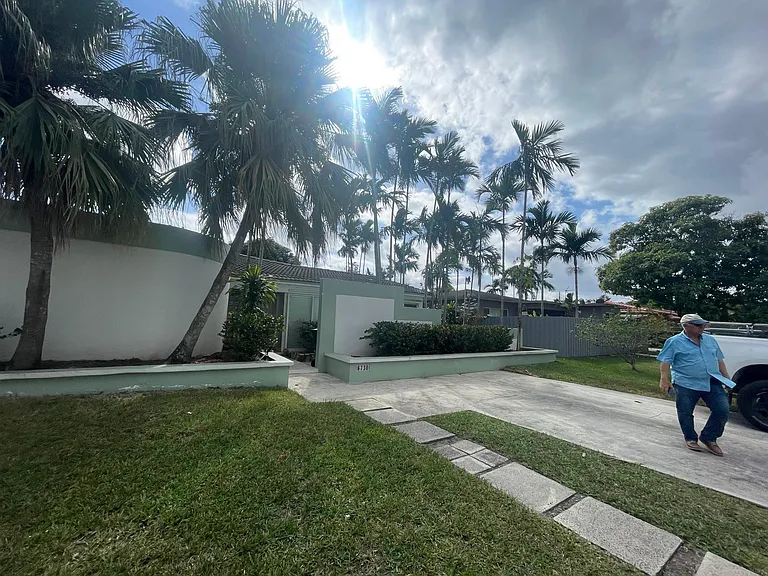 6730 SW 26th Ter — Photo 15