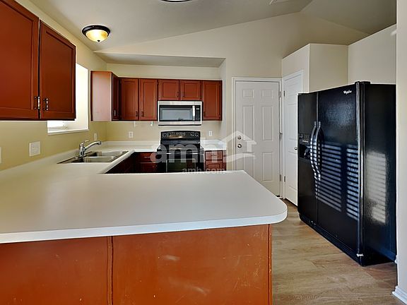 4th image of 2964 S Fetzer Dr