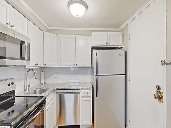 2nd image of 130 G St APT 1