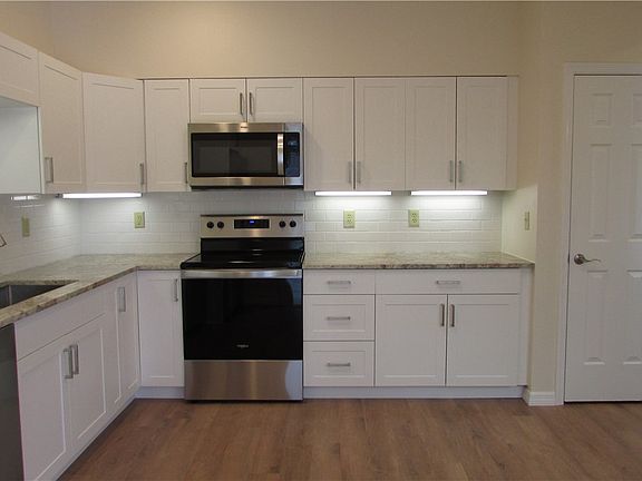 4th image of 1800 Tamarind Pl