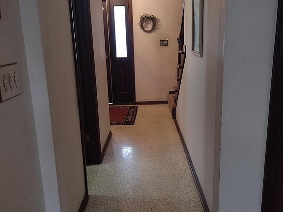 5th image of 104 Debbie Dr