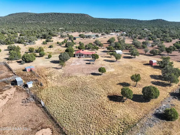 33525 W Cowboy Clint Way, Seligman, AZ
