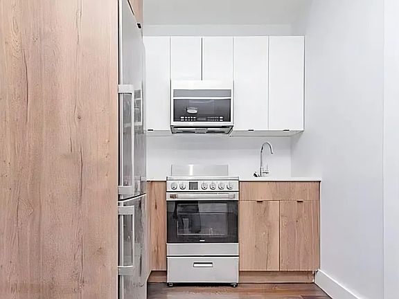 4th image of 781 Lexington Ave #4