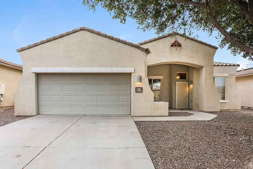 4 bed, 2.0 bath, 1712 sqft, $2,045 — Photo 1
