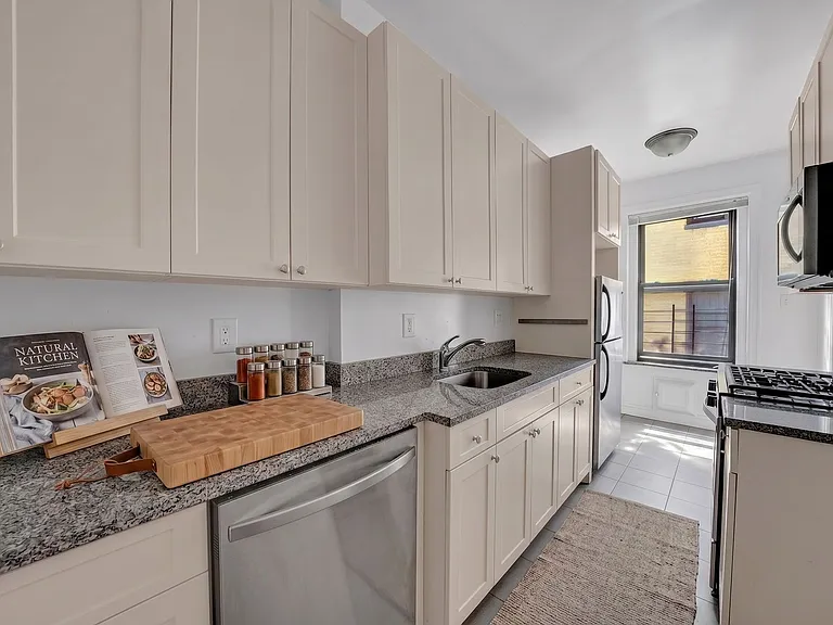 8301 Bay Pkwy #401 — Photo 2