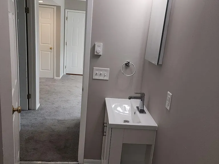 Clean modern bathroom design