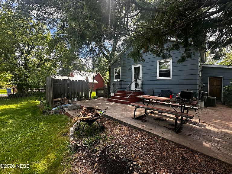 Listing photo 5