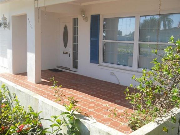 3rd image of 4255 Mainlands Blvd N