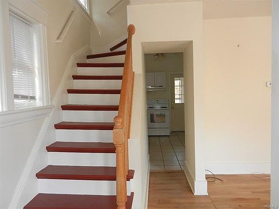 3rd image of 31 Wright Ave