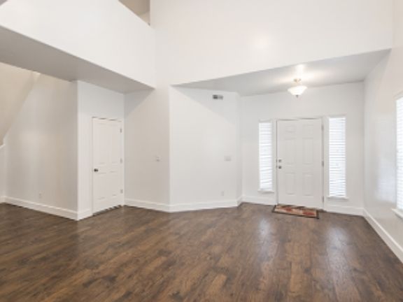 5th image of 646 E 1590th St S