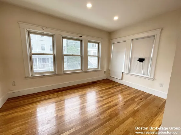 (undisclosed Address), Roxbury Crossing, MA 02120