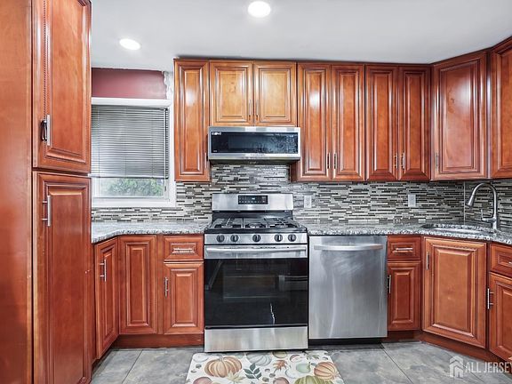 5th image of 66 Brandywine Rd