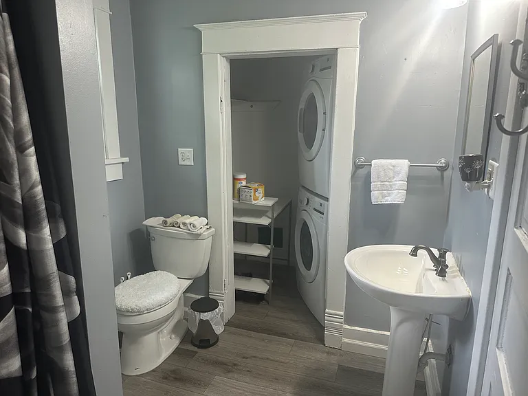 422 Stephen Ave — Photo 4