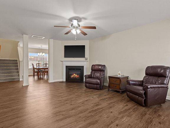 5th image of 213 Golden Bear Walk