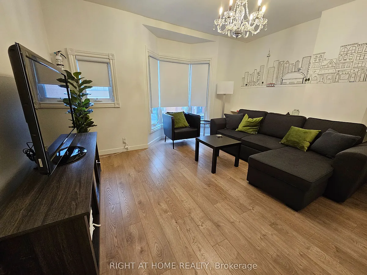 Building Photo - 1054 Dufferin St #2