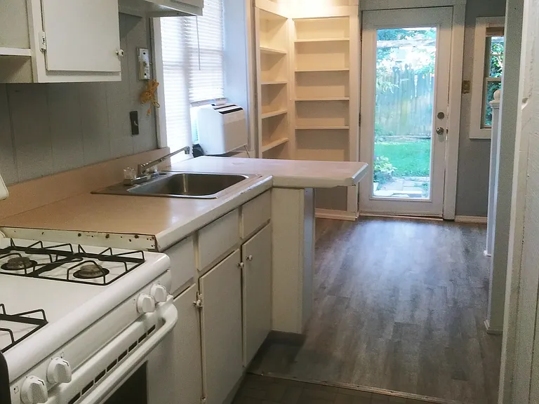 107 N 4th St #1 — Photo 1