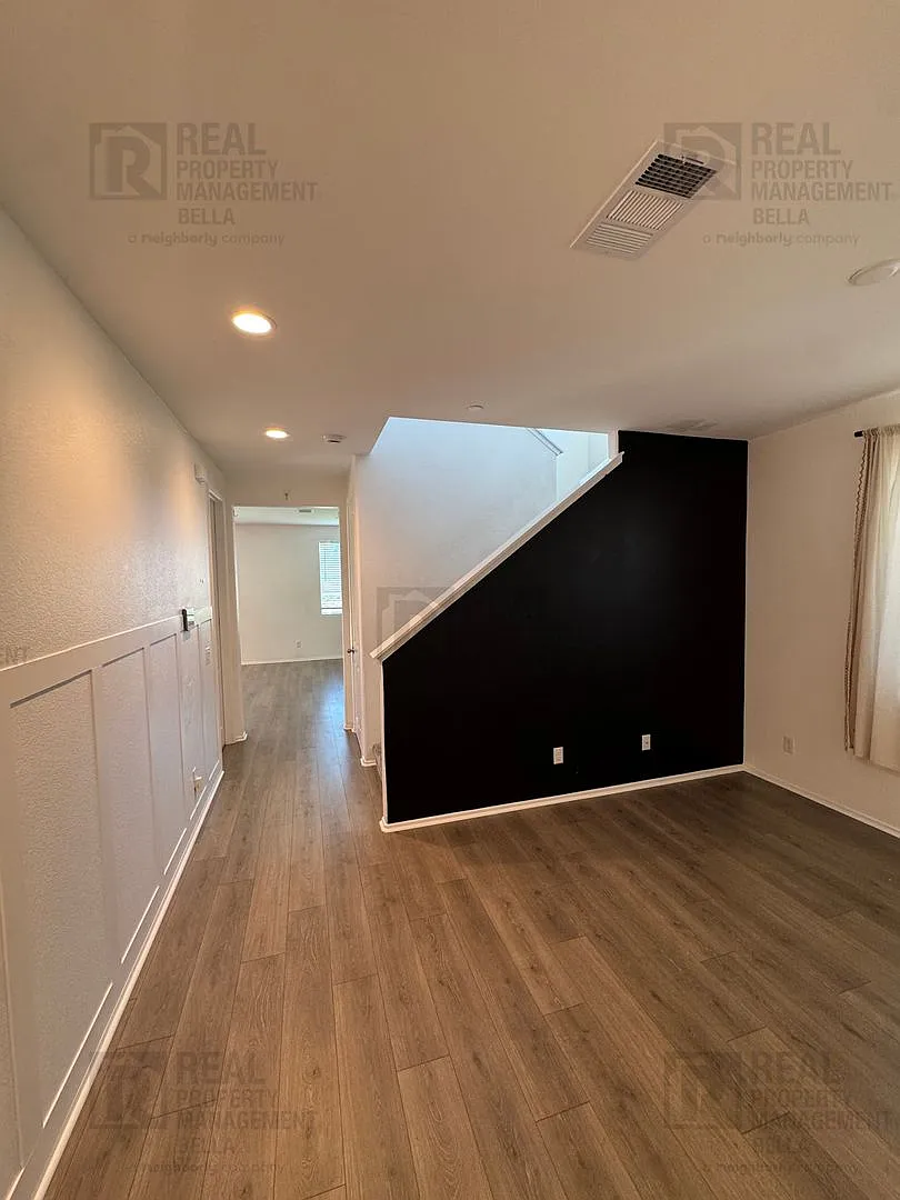 Spacious 3-Bedroom Home in the Desirable McSweeny Farms Community! — Photo 2