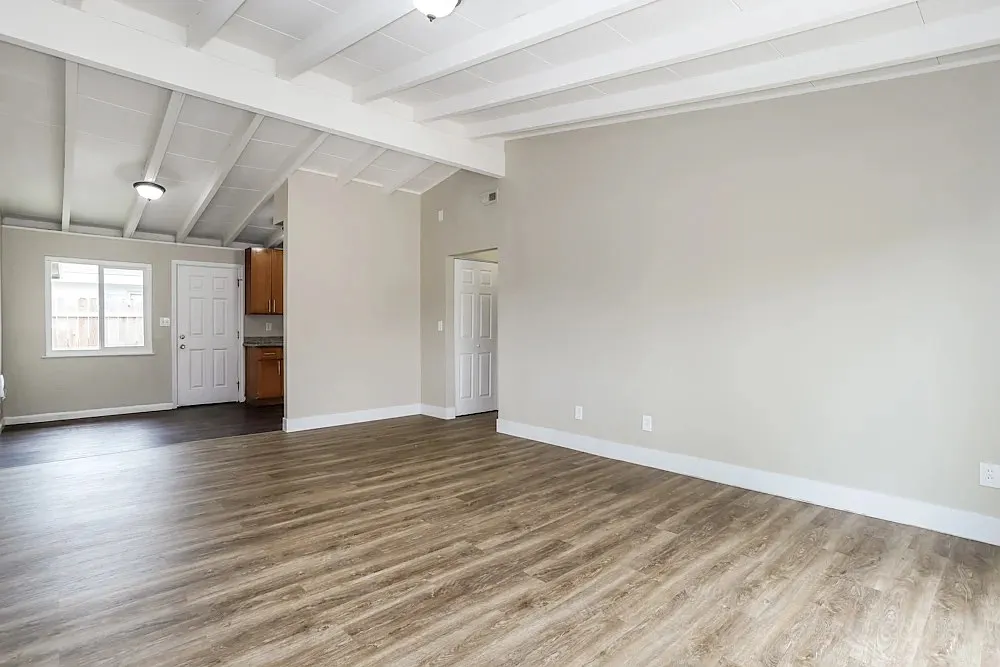 3 bed, 1286 sqft, $2,400 — Photo 4
