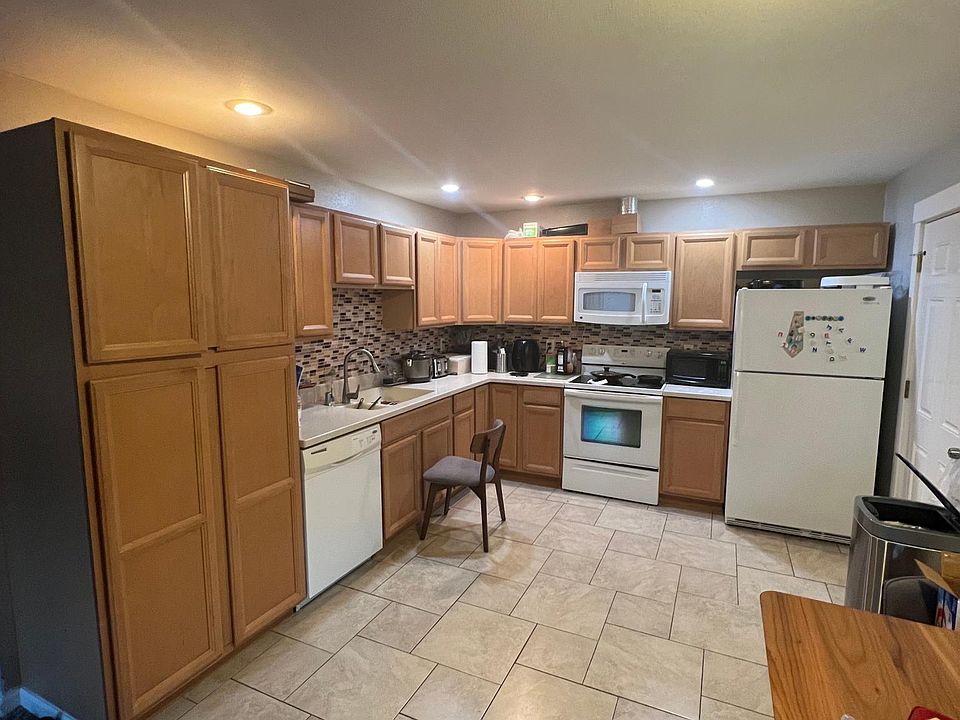 2nd image of 13121 5th Avenue Ct E