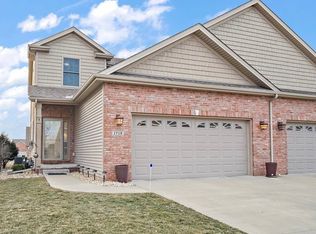 1719 Glenbridge Rd, Bloomington, IL 61704